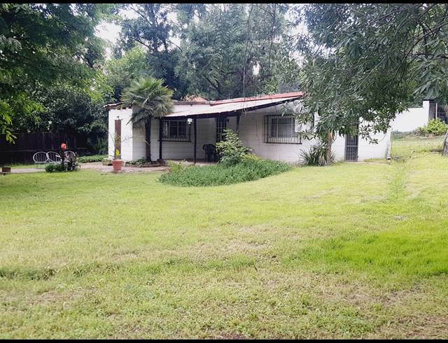 3 BEDROOM EQUESTRIAN PROPERTY FOR SALE IN BLUE HILLS